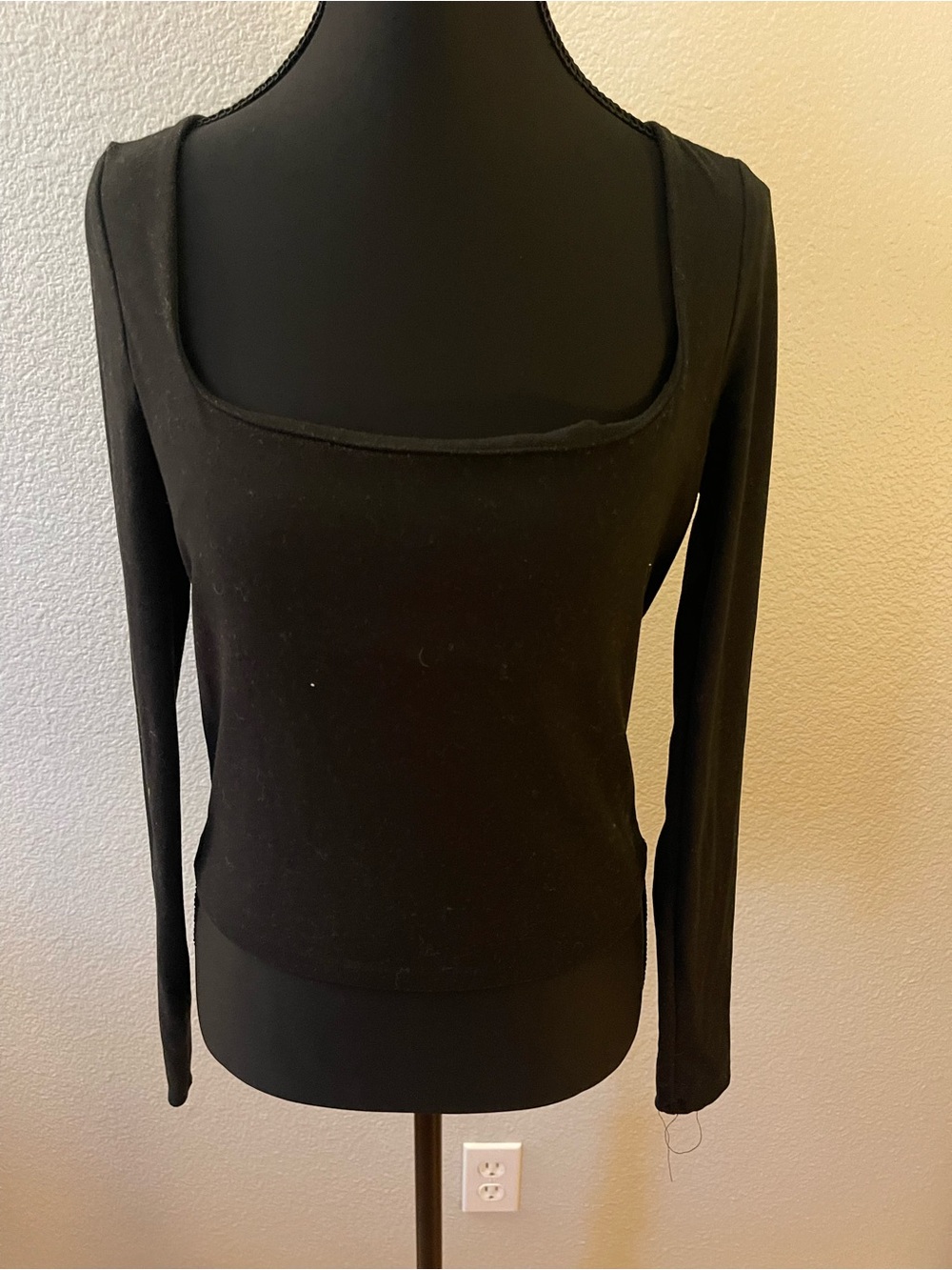 Women's Black Square-Neck Long Sleeve Tee